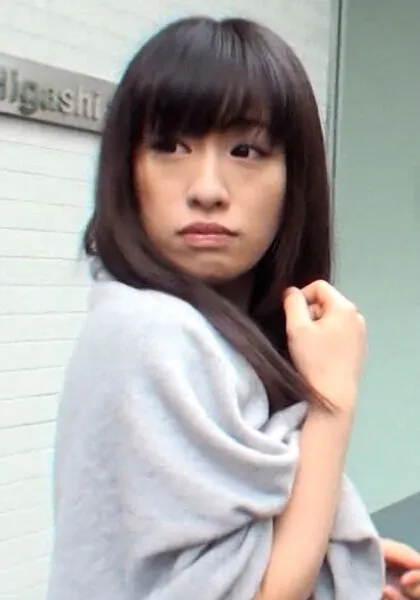 【100円】下着を見せてくれたら謝礼を出すと！衛星放送の番組のアンケートに誘われた若奥様！車の中でノリ良く下着を剥ぎとられ電マでパイパンマ○コは大洪水！？