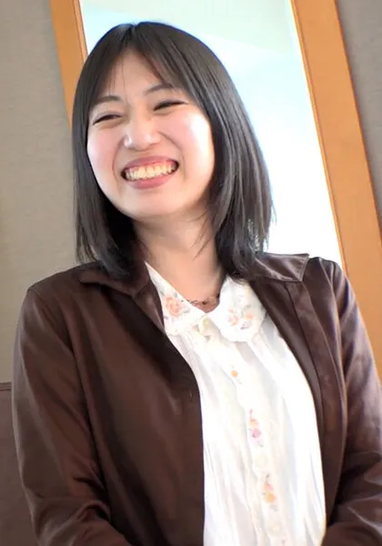 【100円】不倫についてのアンケートに協力してくれた若妻さんは結婚1年目なのにちょっと欲求不満！男の強引な愛撫に拒否しながらも笑いながら喘ぎをもらして受け入れてしまう！？