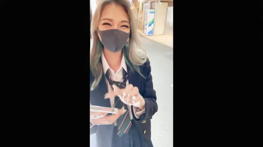 【渚ひまわり】【JK】見られるのはちょい恥ずかしい///焼けた肌に金髪…、見た目強そうだけど実はウブでドMなJ●ギャルに生中出し！！