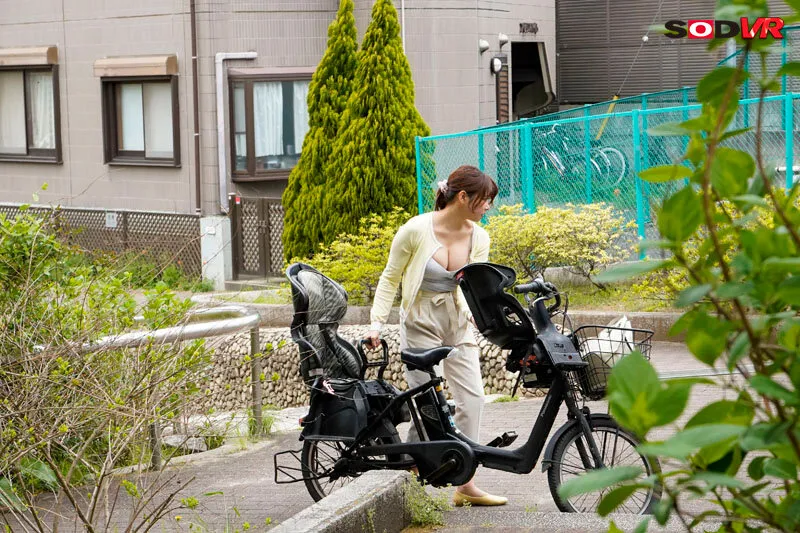 【三田サクラ】【レイプ】【VR】【追跡視点】出産したばかりで性欲が倍増したママチャリ妻を拉致して中出しレ●プVR