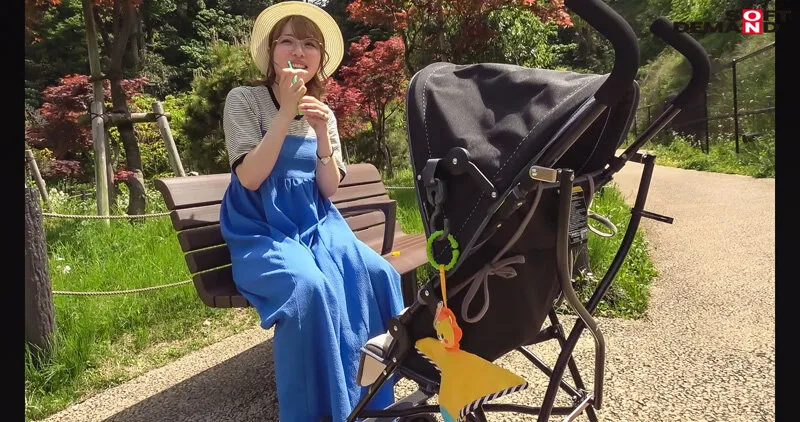 【二宮もも】赤ちゃんとおさんぽ中 公園若ママナンパ自宅SEX おしゃれでキレイで家族想い 今時お母さんとエッチしませんか？ ももさん 25才（3歳の男の子の新米ママ）