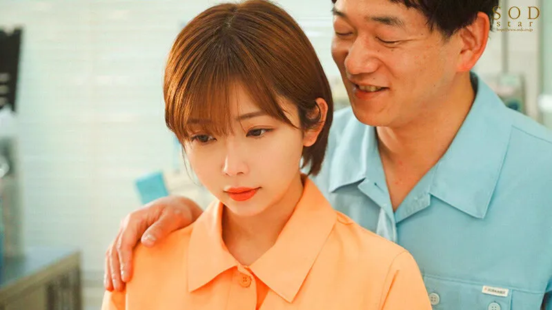 『学生時代のセクハラが忘れられなくて…。』結婚2年目の主婦が十数年ぶりにもう一度犯されたくてバイトしていたコンビニの絶倫先輩に会ってしまった。 紗倉まな