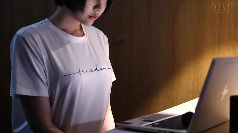 中学のときに好きだった男が強×わいせつ罪で指名手配されていました。私は彼を自宅で匿うことにしました。 レ×プ魔と同棲 夏目響