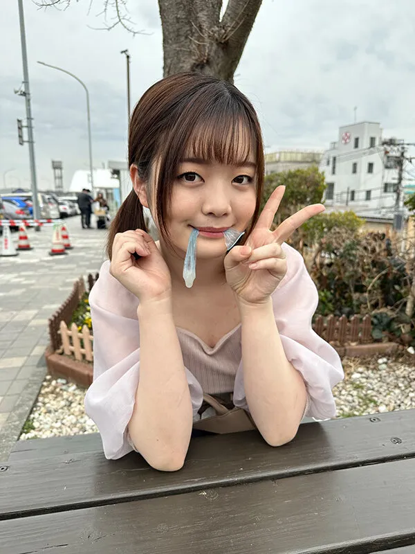 【橋本りこ】避妊具精飲 精子入りコンドームを持ち歩き野外で飲み干す女子大生