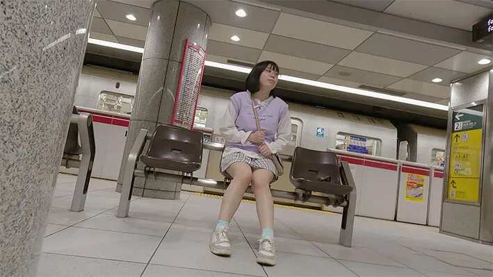 【JKレイプ】つきまとい02 ～地味な子の制服姿・自宅・私服姿を何日も盗撮記録～