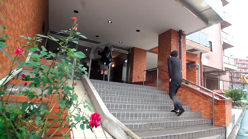 【工藤ララ 他】【JKレイプ】雨が降りしきる日、音が消される為レイパーが犯行に及ぶ