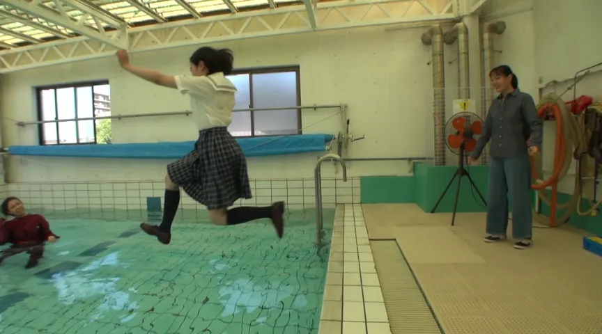 新入生対象授業の告知【JK着衣水泳 ウェット＆メッシー】