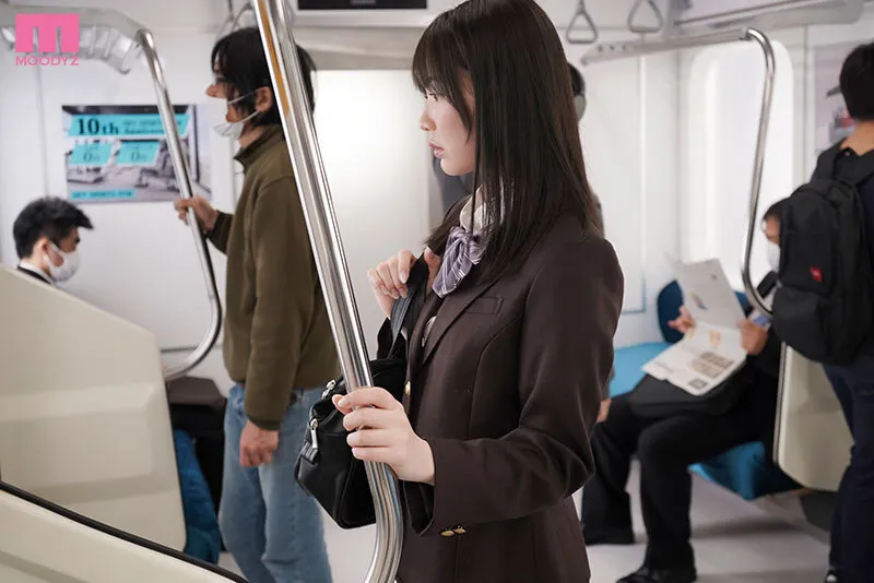 【JK】痴漢の指マンがストライクすぎて…声も出せず糸引くほど愛液が溢れ出し堕とされた私 石川澪