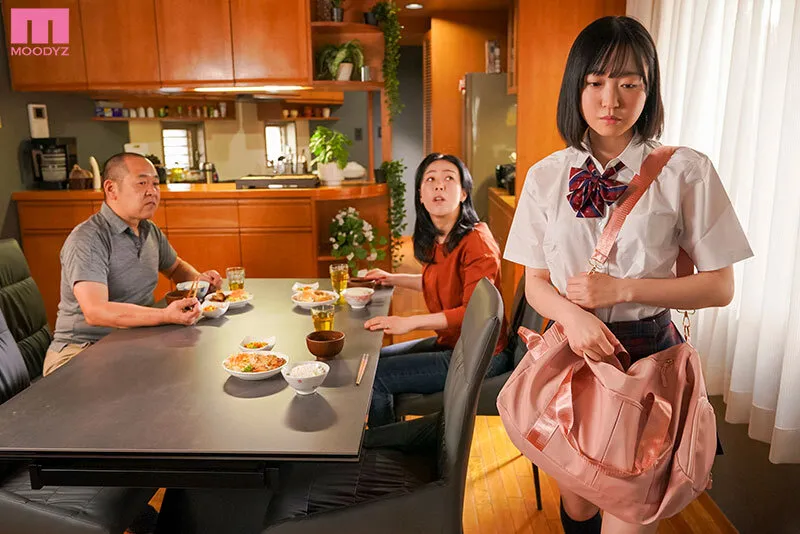 【JK】妻が帰省した3日間上向き乳首に育ったスレンダー連れ子を一生分ヤリ貯めした。 小栗みゆ