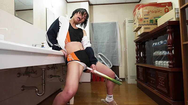 【さつき芽衣 岬あずさ もなみ鈴】【JK】まさかこんなけなげなひよこ女子が…媚薬を盛られ理性完全崩壊！！ところかまわず異物オナニー！イキ漏らしアクメ！！ 4 ＜部活中のスポーツ女子編＞