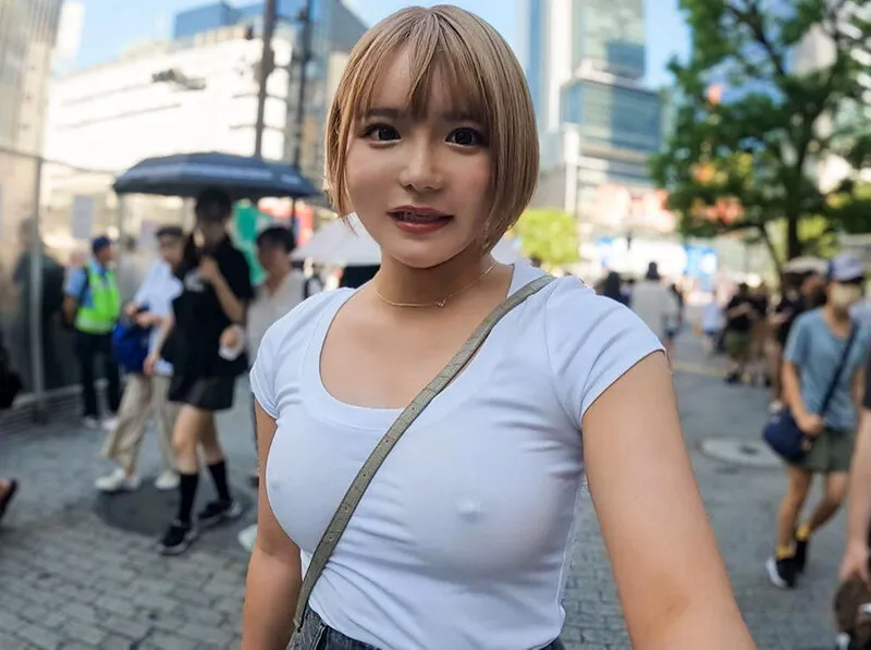 【Hカップ】you●ube撮影ついでに素人男を食べ歩く乳首ビンビンノーブラ散歩 月妃さら