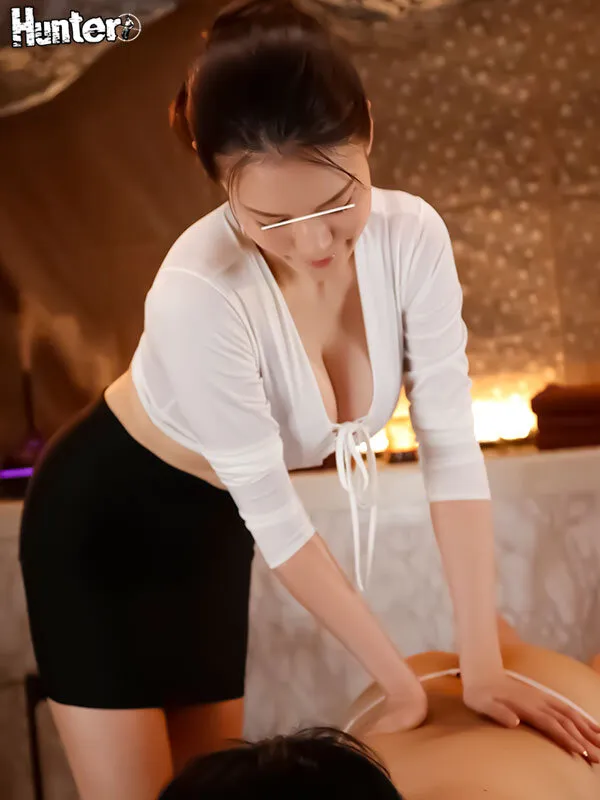 【橘メアリー 藤井レイラ 若宮穂乃】デカ尻巨乳確定と噂のメンズエステは自慢のデカ尻巨乳にオイルたっぷり！テカテカに光った魅惑のボディをお客に見せつけては誘惑！