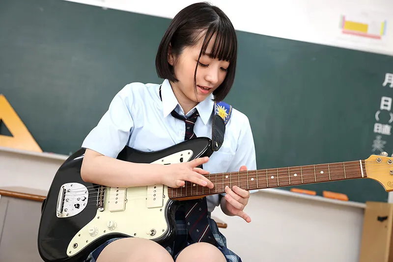 【JK】【VR】文化祭のLIVE練習で帰りが遅くなった軽音部のクラスメイトが満面の笑みで早弾き初SEX 小島みこ