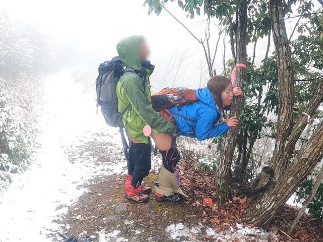 【新澤いずな】デカ尻美人のセフレに誘われ登山…雪の降る山という非現実シチュで青カン！温かい口マ●コにホットザーメン注入しごっくんシてもらった