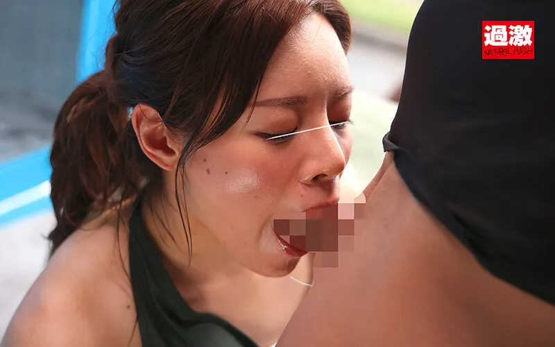 【咲野瑞希 都月るいさ るるちゃ。 和久井美兎】潮吹きマジックミラー号 水着ギャルが初めての潮吹きで連続イキ！オイルマッサージで勝手に指入れされて感じまくる押しに弱いギャルは中出しも断れない！？2