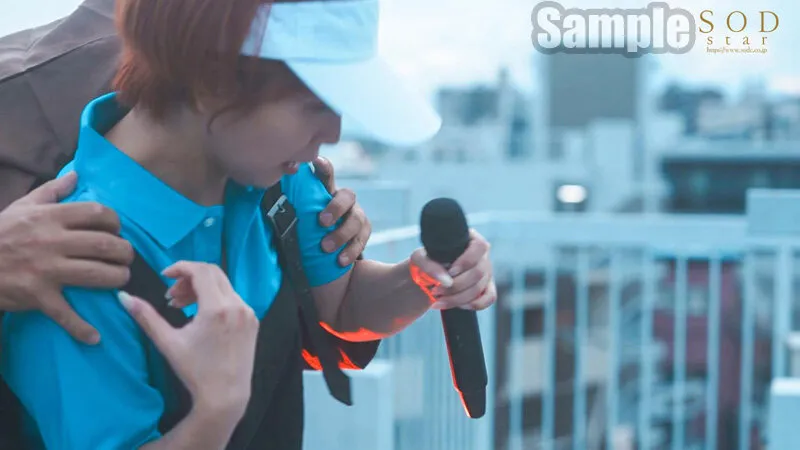 ヒーローショーの司会進行をしている元気で明るいお姉さんのお仕事は、楽屋裏で性欲処理として中出し輪姦される事も含まれています。 紗倉まな