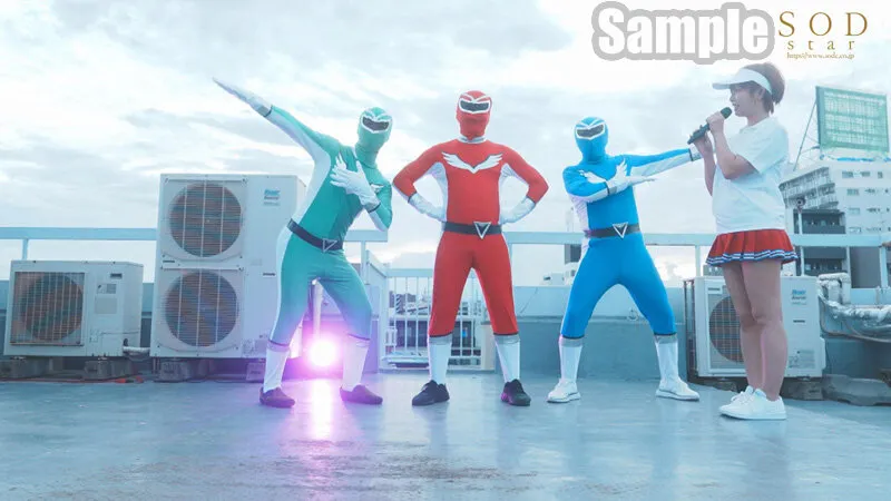 ヒーローショーの司会進行をしている元気で明るいお姉さんのお仕事は、楽屋裏で性欲処理として中出し輪姦される事も含まれています。 紗倉まな