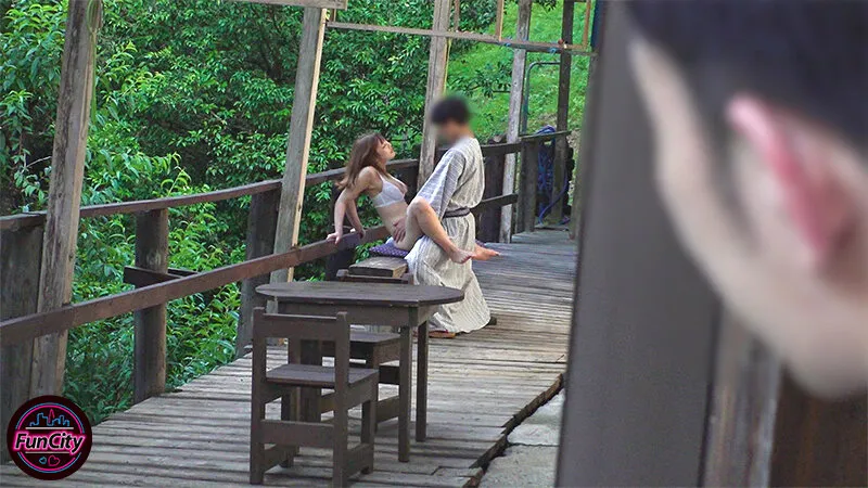 【夏川あゆみ】息子ほど年の離れたバイト先の男子学生達と一泊二日の温泉旅行に来たGcup巨乳パート主婦は優しく優柔不断で…僕達みんな36歳パート主婦あゆみさんのガチ恋勢