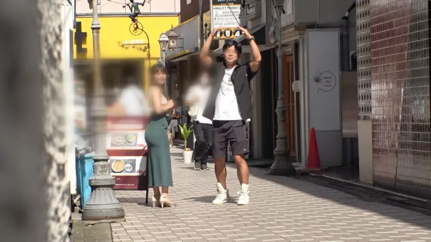 マジ軟派、初撮。 2012 【住みたい街はヤレる街！？】吉祥寺の清楚系な受付嬢は自分からち○こを触ってくる変態だった！仕事中とのギャップが凄いジュボジュボ音立て下品なフェラ＆激しいピストンでイキまくり！