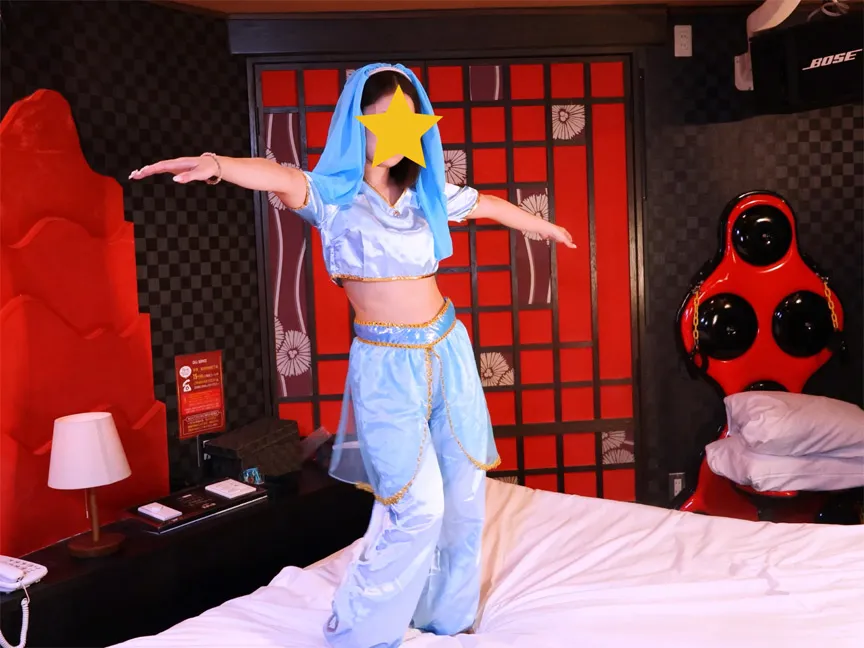 ミニマム八重歯娘ダンスの休憩に腹パンチセックス