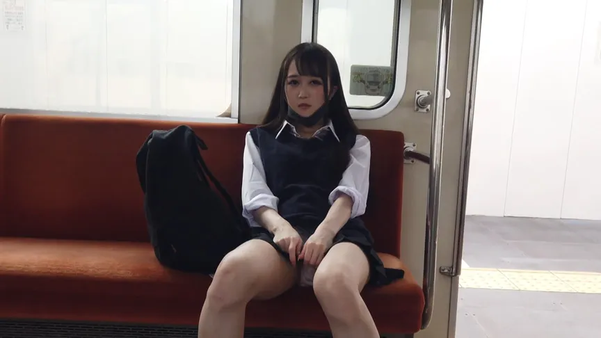 【JK盗撮流出】（電車対面）FカップJK誘惑パンチラからのコンビニトイレでおっぱい露出