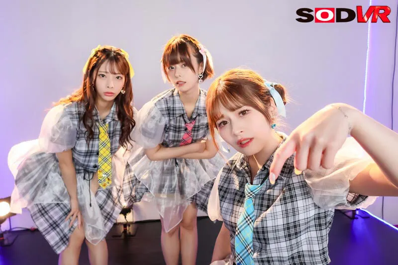 【月乃ルナ 優梨まいな 桜木美音】【VR】【女汗・女唾・女潮・女尿】小悪魔アイドルの女汁直浴びVR ライブ後のムレムレな体液を全身で処理させられるボク