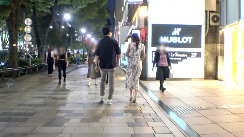 【七瀬シノン】マジ軟派、初撮。 2029 「ダメ、出ちゃう…！」軽く手マンしただけで潮を吹いちゃう綺麗系のお姉さん！結婚式場で働く真面目系かと思いきや、乳首を勃起させながらM字騎乗位でよがりまくる！