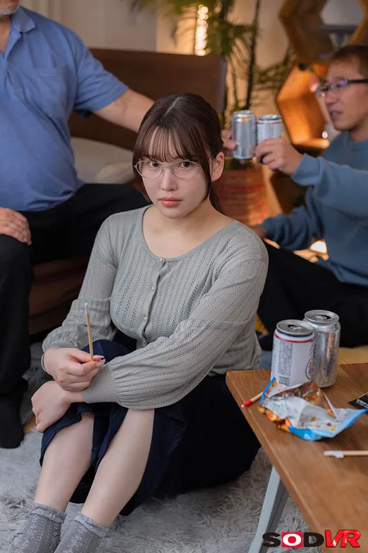 【美波汐里】【JD】【VR】王様ゲームで地味で根暗な女の子と急接近！王様の命令で自宅に地味娘を泊まらせることになったのだが、隠れ巨乳が発覚して不覚にも勃起してしまう…！！