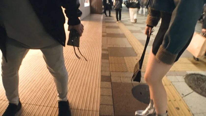 【REONA】マジ軟派、初撮。 2040 ギャルは誰にでも優しい！まことしやかに囁かれている説実証！？クリスマスに浮かれた池袋でナンパ！イケイケかと思いきやHになると急にしおらしくなり従順に何でもやってくれて・・・！