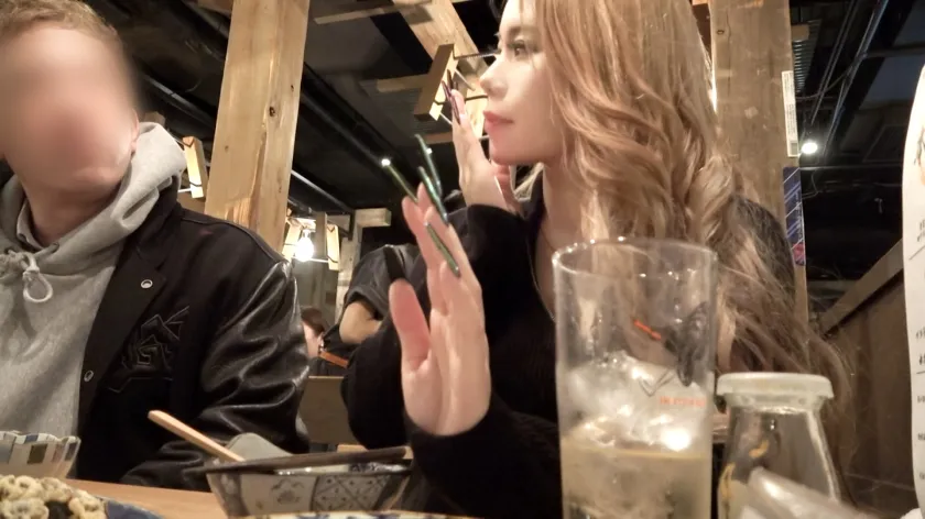 【REONA】マジ軟派、初撮。 2040 ギャルは誰にでも優しい！まことしやかに囁かれている説実証！？クリスマスに浮かれた池袋でナンパ！イケイケかと思いきやHになると急にしおらしくなり従順に何でもやってくれて・・・！