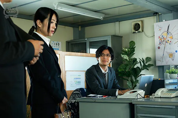 【愛花みちる 宮沢ちはる 南梨央奈】After work III アクシデントオフィス【上原千明 及川大智 保志健斗】