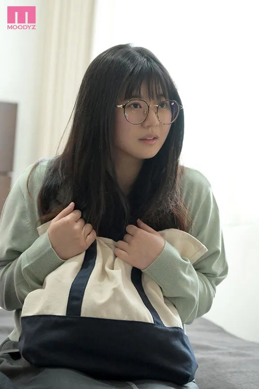 【川田ひな】【Gカップ】新人 古書店で立ち読みしている眼鏡っ娘インキャJDをナンパしたら、官能小説でオナニーしてる隠れ巨乳で大量潮吹く変態ちゃんだった件 ひなちゃん