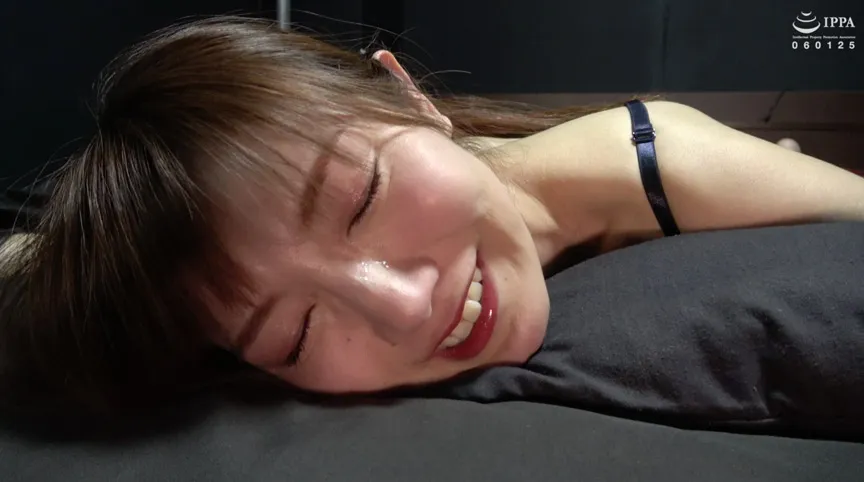 「身体が温まって全身くすぐったくなった美泉さんに四肢拘束でうつ伏せくすぐり！」WAKA-045 美泉咲（6）