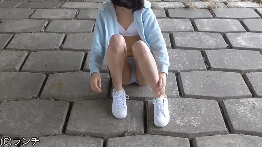 【栗原みゆ】【ロリ露出プレイ】パンツ丸出しでも全く気にしないJCなりたて少女