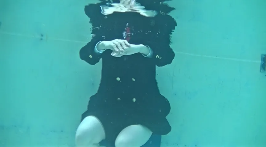 【JK制服着衣水泳】第3種目 潜水対決