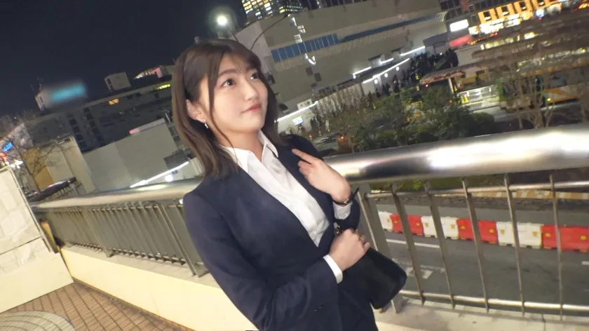 【安堂はるの】マジ軟派、初撮。 2052 『ご主人様とは浮気じゃないんです♪』なんてどエロい発言をする元カレに未練タラタラな新卒OLを新宿でナンパ！スーツに身をつつんだ爽やかな見た目とは違ってかなりのド変態。スプリットタンのフェラは最高に気持ちいいし、全身をガチ痙攣させてイキまくり！！雑魚ま●こから大量のお漏らしでまさかの床上浸水！？