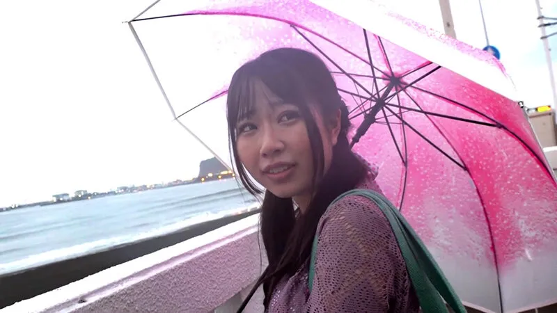 湘南ビーチで声をかけたビキニギャルが火照った身体をクールダウンさせる冷感ローションマッサージ体験！体温が下がるはずなのに【こっそり混ぜた媚薬】で性欲が覚醒！敏感になった乳首やクリをいじられガニ股失禁イキ潮噴射！快感に負けて自分からデカチン中出しをおねだりしちゃうなんて！～ひな編～