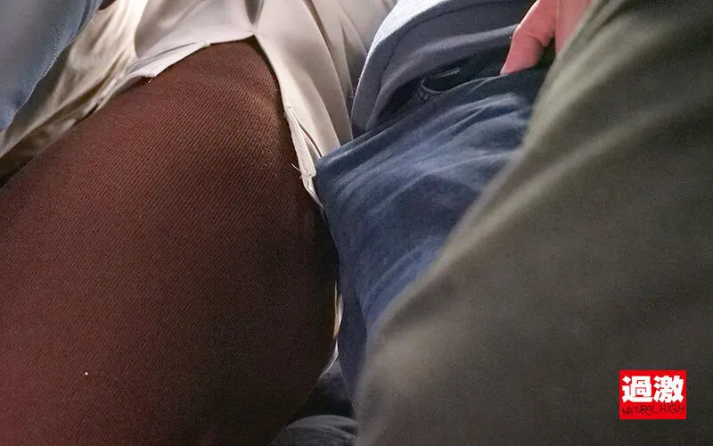 【都﨑あやめ 夏川あゆみ 流川莉央】満員電車の人混みに押され巨尻をチ○ポに擦りつけ勃起させてしまう女はエロ尻を触られても断る資格はない【あります】