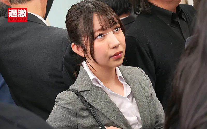 【都﨑あやめ 夏川あゆみ 流川莉央】満員電車の人混みに押され巨尻をチ○ポに擦りつけ勃起させてしまう女はエロ尻を触られても断る資格はない【あります】