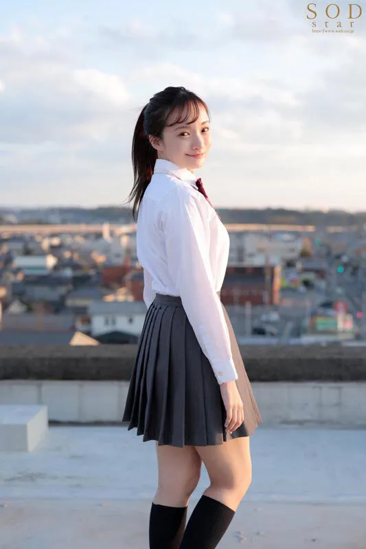 【JK】「ひさしぶりに学校いってみいひん？」かつての同級生と10年ぶりに再会。当時ヤリまくっていた思い出の校舎…は跡形もなく…廃墟になった母校の冷たいコンクリートに彼女を押しあて何度も何度も腰を打ちつけた 渚恋生