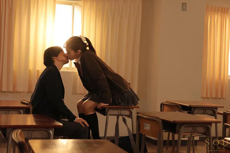 【JK】「ひさしぶりに学校いってみいひん？」かつての同級生と10年ぶりに再会。当時ヤリまくっていた思い出の校舎…は跡形もなく…廃墟になった母校の冷たいコンクリートに彼女を押しあて何度も何度も腰を打ちつけた 渚恋生