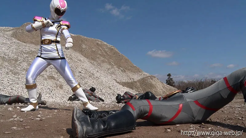 【宇流木さらら 渚みつき 沙月恵奈】騎神戦隊レジェンミラー2 後編