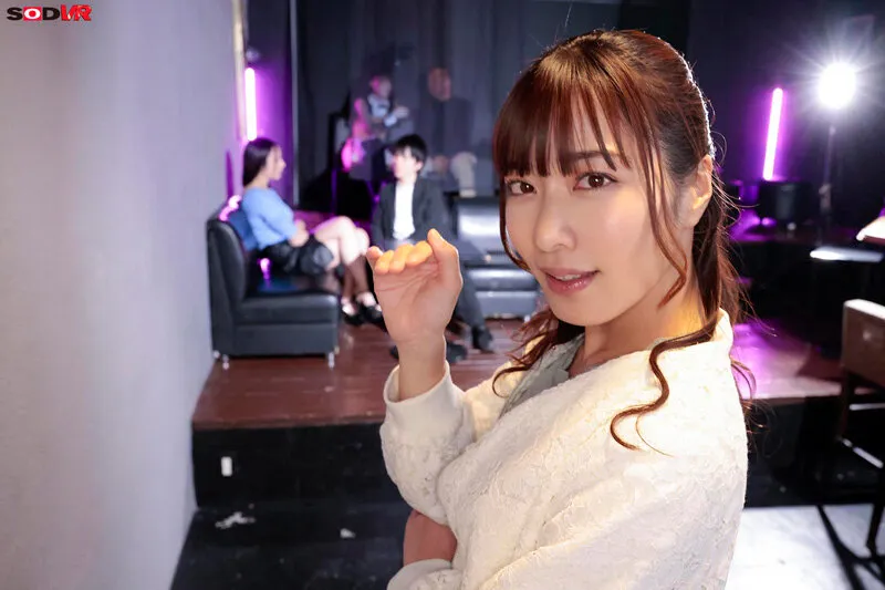 【NTR(と称した乱交)】【VR】【8K】（リアル大乱交VR）愛している妻と結婚記念日にハプニングバーに訪れて。 気の強く芯のしっかりした妻が、凄いテクニックのおじさんや凄い巨根の若い男に 弄ばれてヤリマン女に堕とされるまで。俺は知らない女性客とハメを外してー。