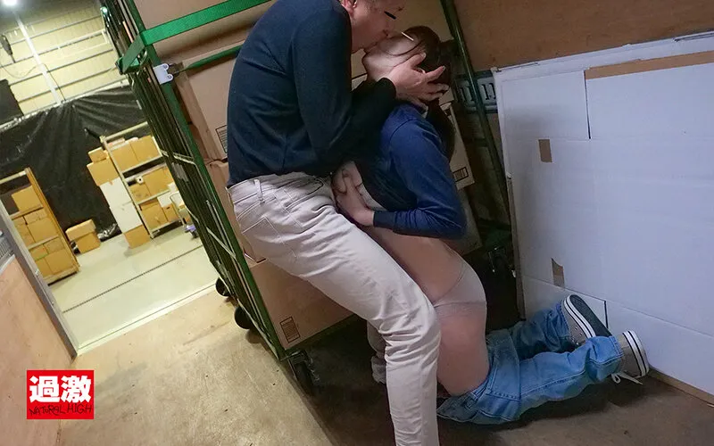 【宝田もなみ】倉庫勤務中でも拒めずやらせてくれる地味巨乳パート妻は騎乗位になると物凄いこねくり腰で中出しをせまるエロ狂いに豹変2 ムッチリIカップ妻