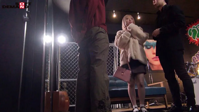 【輪姦レイプ】「信じてたのに…」狙われた白ぽちゃP活女子 押しに負けて乱交撮影 無許可中出し 公開筆おろし 夢川りあ