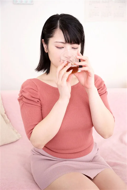 【湊すみれ】【VR】Gcup美巨乳BODYを凄テクマッサージで…剛毛秘部のキワキワを執拗に触られて我慢できずに快楽に堕ちちゃいました。