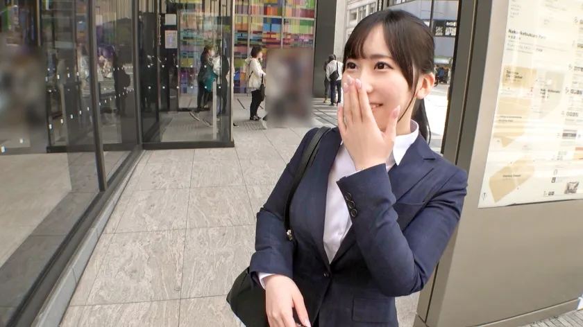 【楠木瑠那】マジ軟派、初撮。 2080 今日から仕事がんばるぞ！ってこぶし握りしめてる新卒OLちゃんのデカ尻に大興奮？！スーツの着こなしがまだ未熟な学生っぽさが残る愛嬌バツグンの新社会人を池袋でナンパ！社会の厳しさを教えるためにピチピチスーツ女子を即喰いセックス！！！