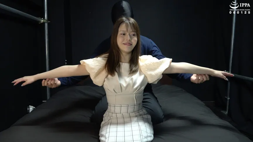 「反応が素直なお姉さんをくすぐりチェック！ 弱い脇腹はとことんくすぐったい！」WAKA-055 彩川ゆめ（1）