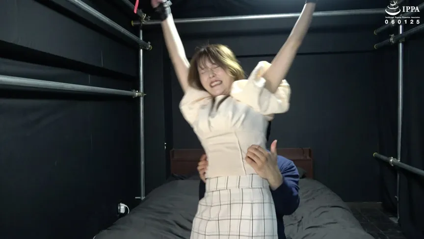 「吊り拘束でツボに入って別人のように大暴れ！ 足裏もヌルヌルで開発して既に全身よわよわに！？」WAKA-055 彩川ゆめ（2）