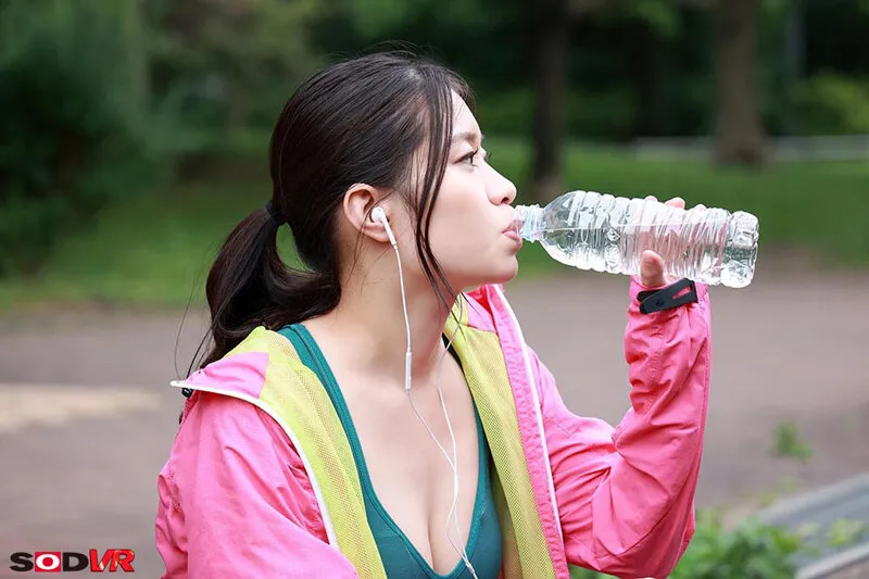 【浜辺栞帆】【レイプ】【VR】【8K】朝ラン終わりのプリ尻スレンダー女子を追跡姦。イヤホンで気づかれないまま、自宅に押し入り汗だくレ×プVR 【巨乳美尻スレンダーOL編】